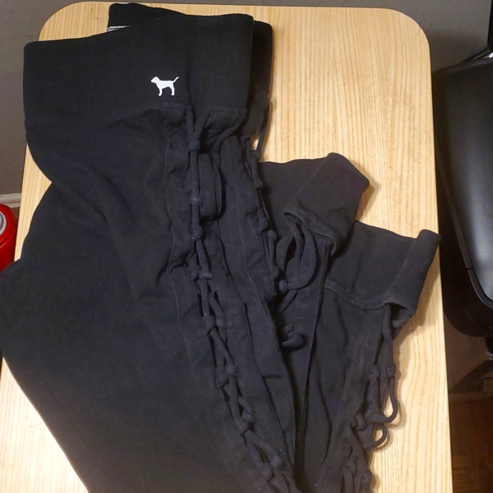 Victoria's Secret Pink cropped leggings